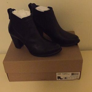 UGG Cobie II Black leather bootie sz 8